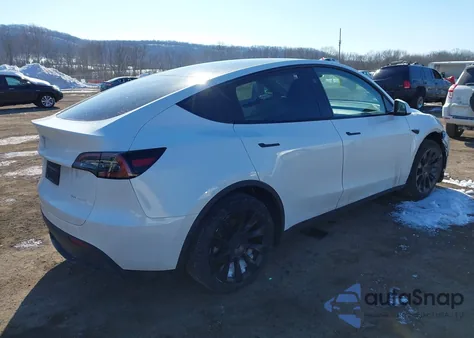2023 Tesla Model Y Awd/Long Range Dual Motor All-Wheel Drive z USA, uszkodzony, nr VIN 7SAYGDEE4PF827654